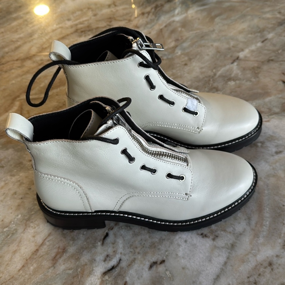 Rag & bone Ankle Boot Cannon Lug Sole Lace up Ankle Boot.. NEVER WORN